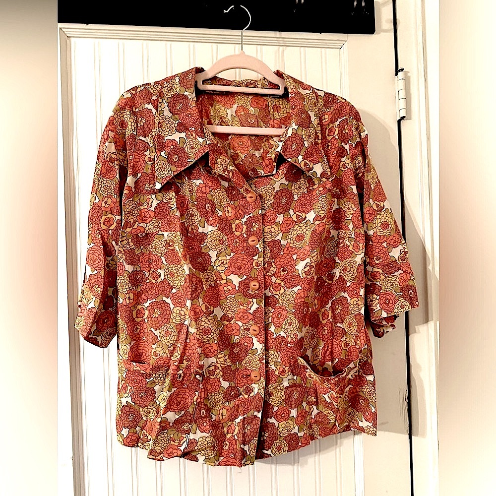 Vintage Floral Button-Front Women's Top in Rust